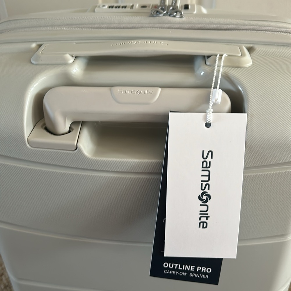 Samsonite Outline Pro Carry On Spinner - Picture 12 of 14